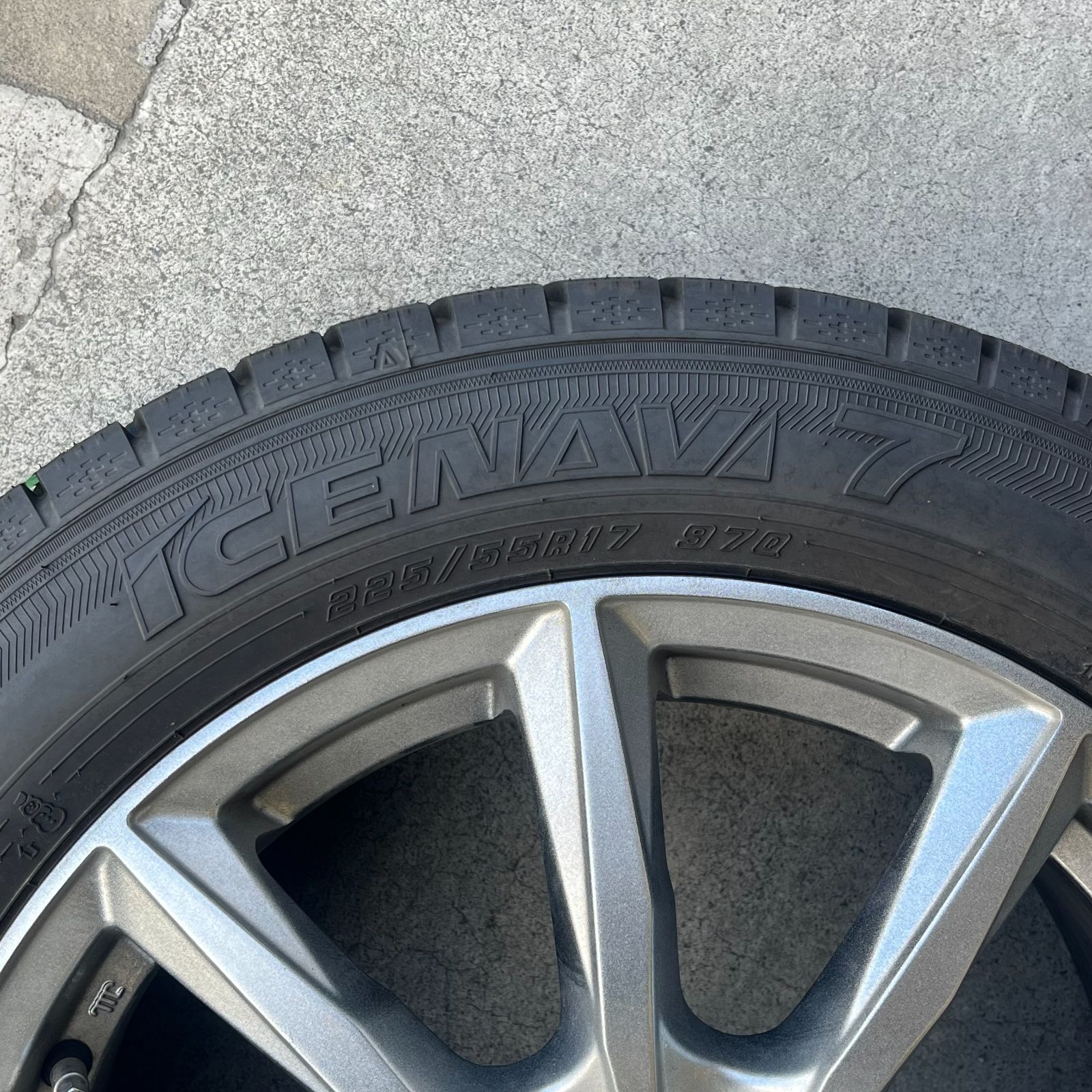 スタッドレスタイヤ