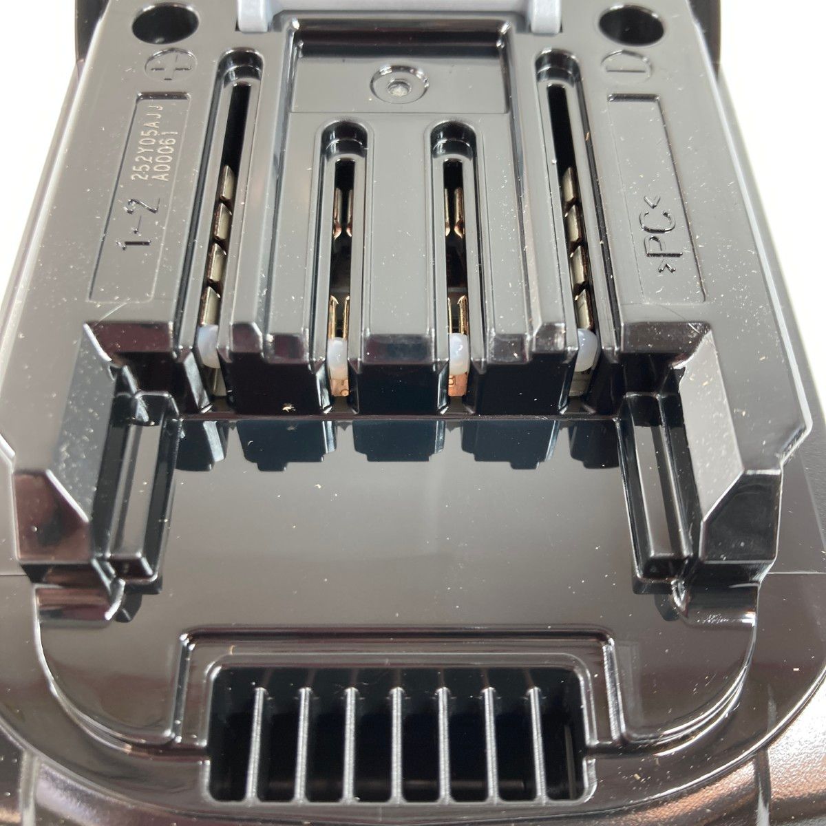 MAKITA マキタ 40 Vmx 8.0 Ah 高出力バッテリ リチウムイオンバッテリ箱入り PSEマークあり 3 BL 4080 H ブラック