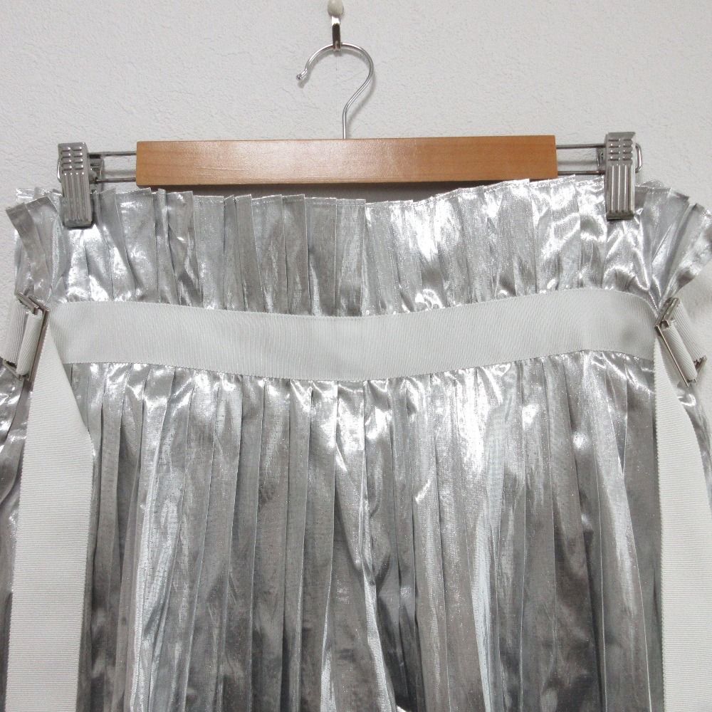 プリーツパンツ