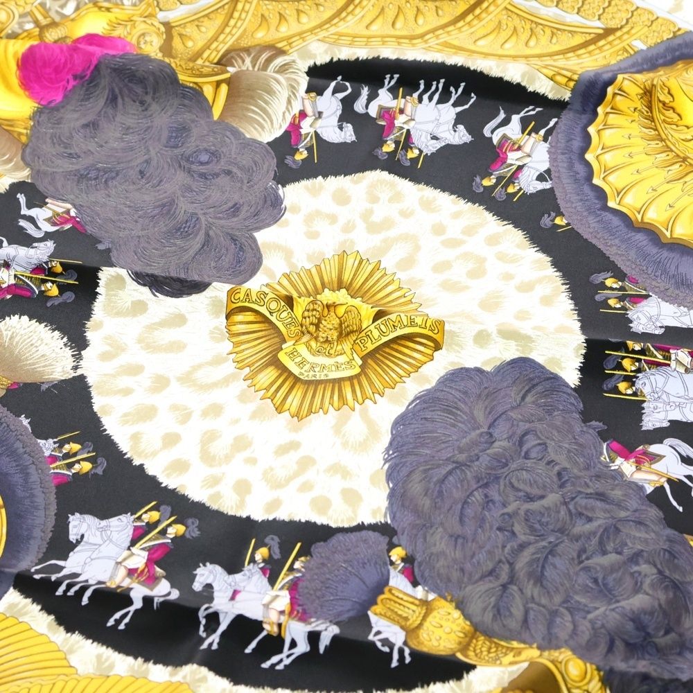 HERMES (エルメス) カレ90 面貌のない兜 シルクスカーフ イエロー