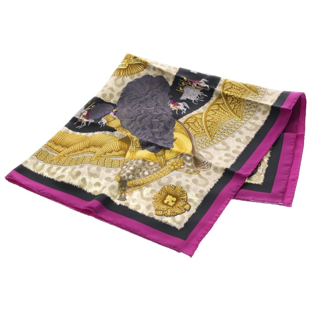 HERMES (エルメス) カレ90 面貌のない兜 シルクスカーフ イエロー