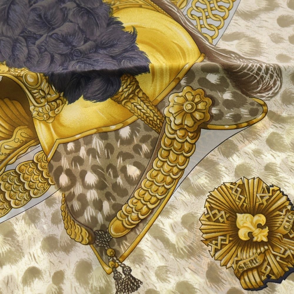 HERMES (エルメス) カレ90 面貌のない兜 シルクスカーフ イエロー