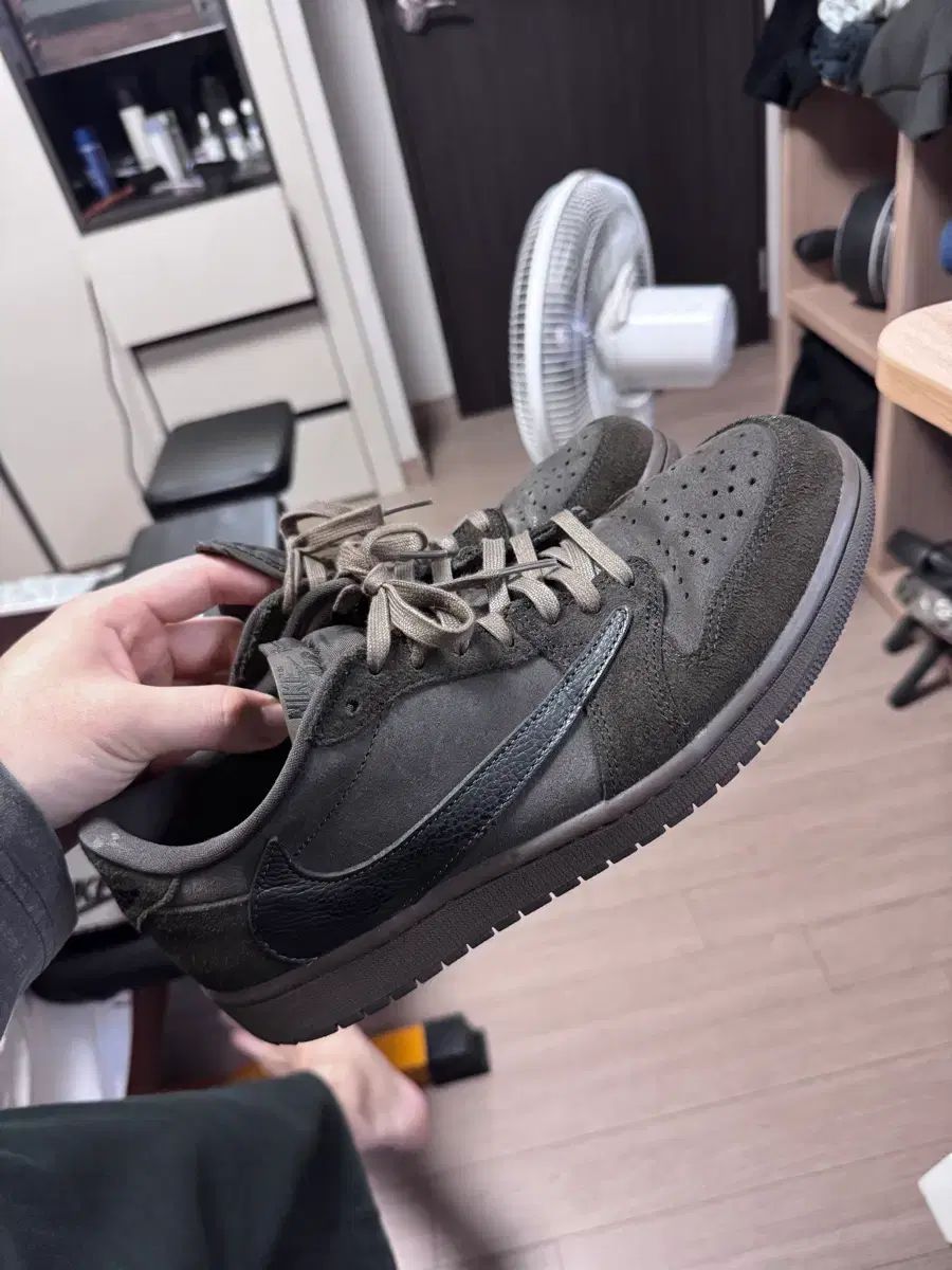 ジョーダン トラヴィス スコット レトロ ロー ツアーベルベット ブラウン