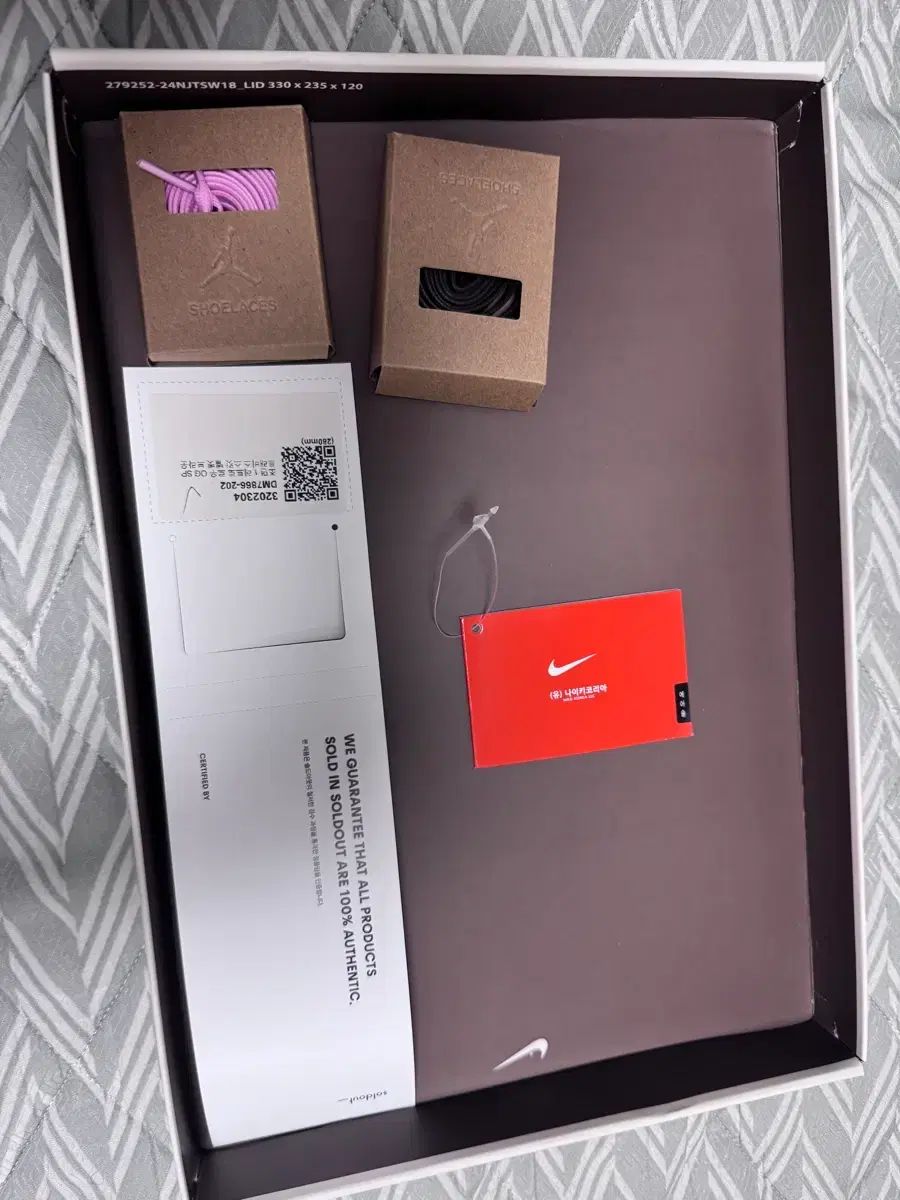 ジョーダン トラヴィス スコット レトロ ロー ツアーベルベット ブラウン