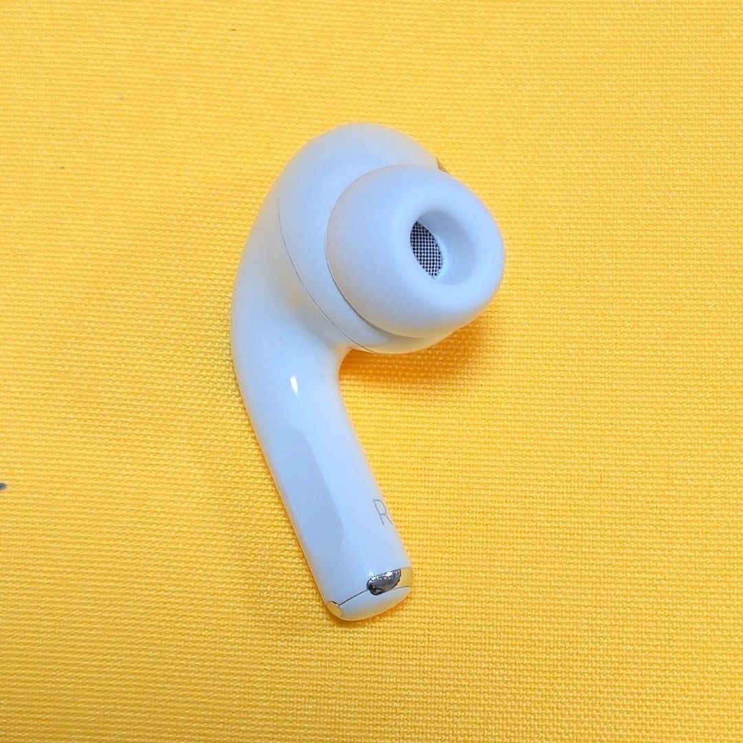 AirPods pro 第二世代 右耳 Lightning ライトニング - メルカリ