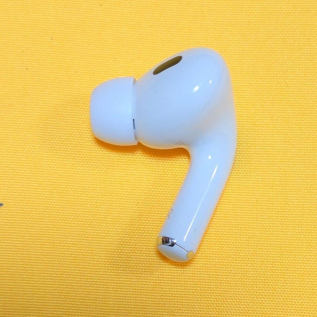 【美品】Apple AirPods Pro 第2世代 ライトニング 右耳のみ AirPods pro 第二世代 右耳 Lightning ライトニング - メルカリ