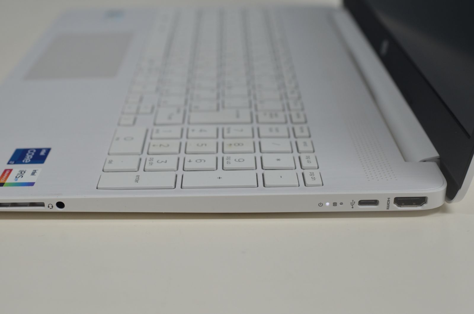 中古良品ノートパソコン HP Laptop 15s-fq5130TU Windows11 core i7-1255U/メモリ8GB/爆速SSD256GB/15.6インチ/WEBカメラ/無線内蔵 中古良品ノートパソコン HP Laptop 15s-fq5130TU Windows11 core i7