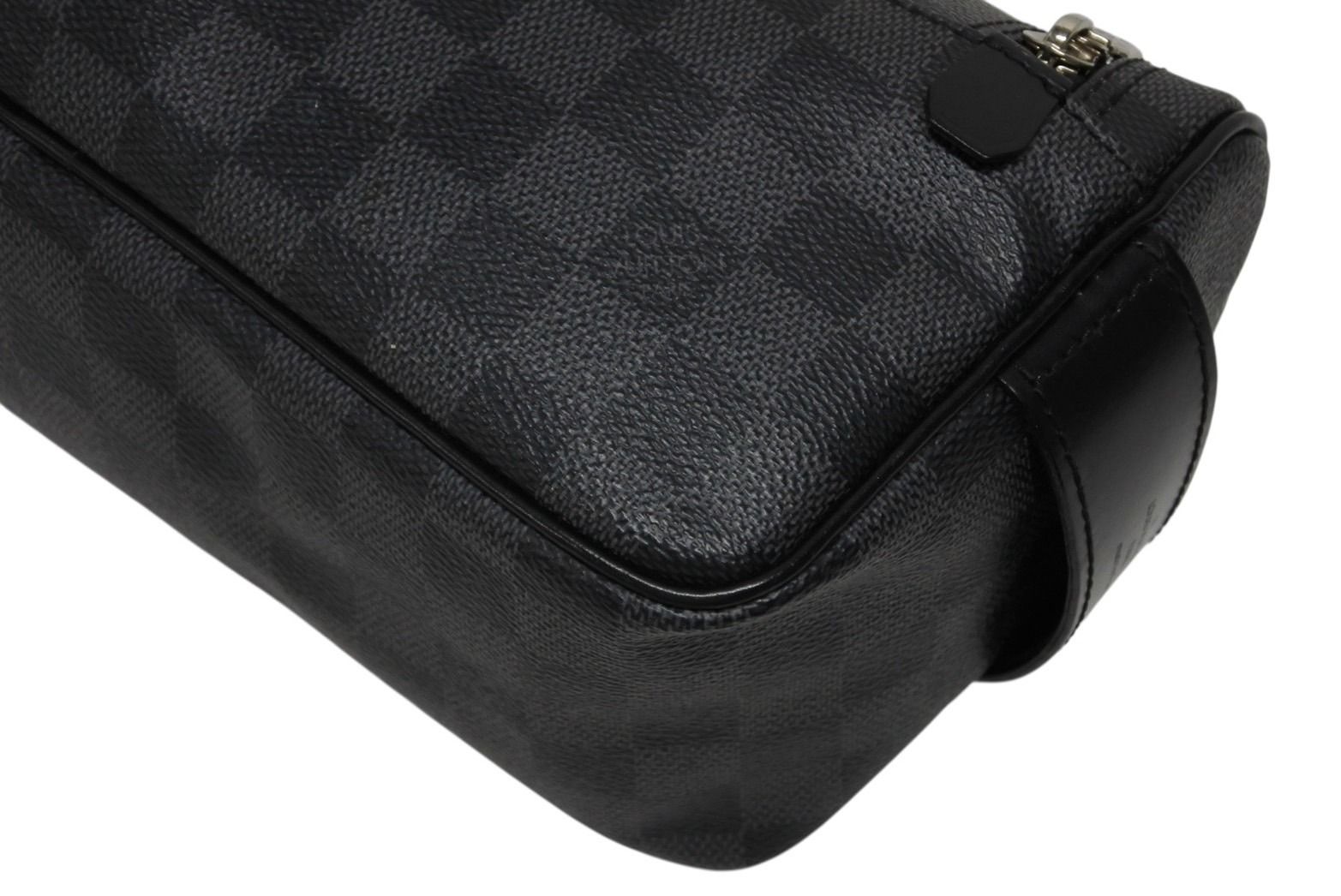 s*˚様 Louis Vuitton ダミエ ブラックポーチ N47625 楽天市場】LOUIS VUITTON ルイヴィトン N47625 ダミエグラフィット