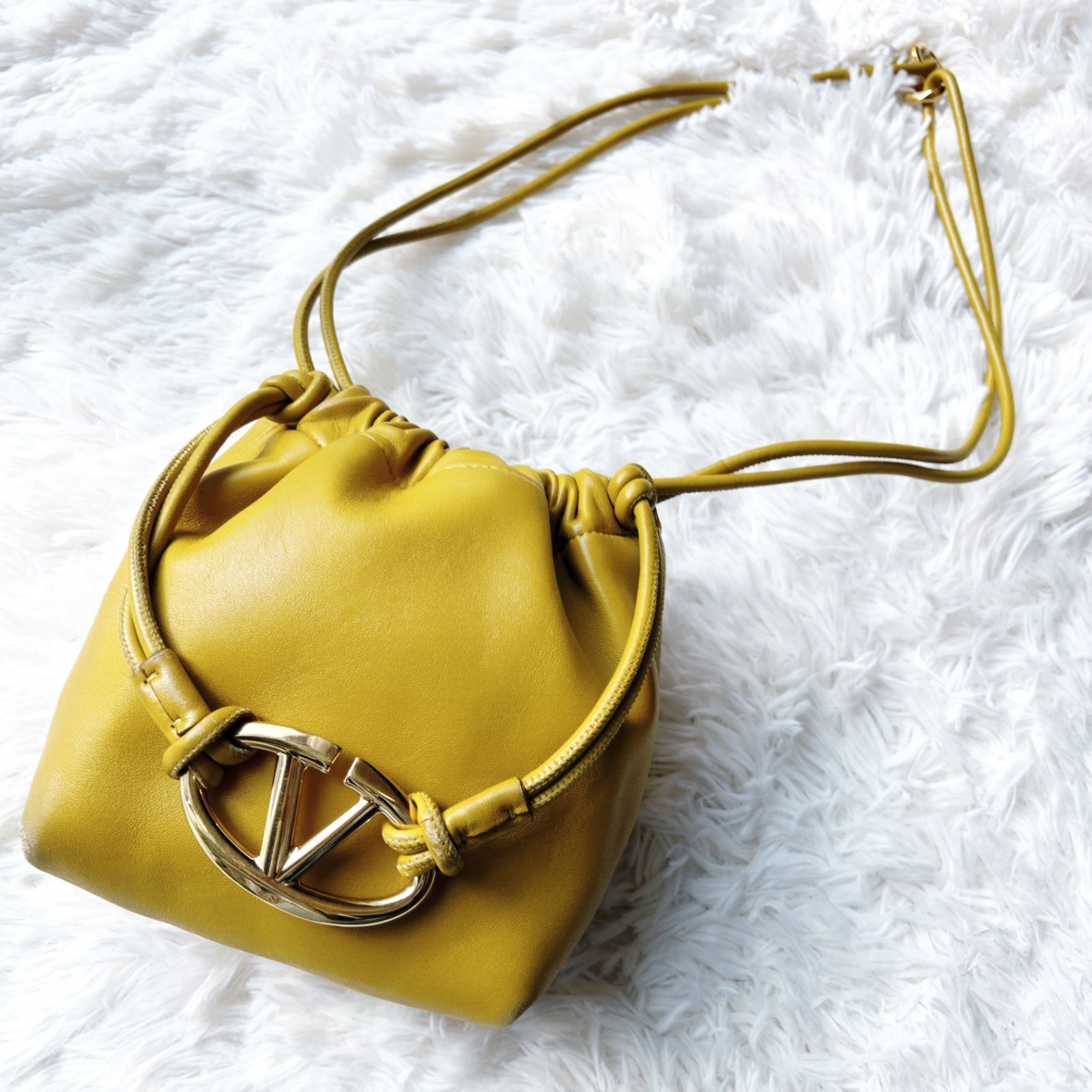 VALENTINO ヴァレンティノ Vロゴ ショルダー 巾着 バッグ 黄色イエロー