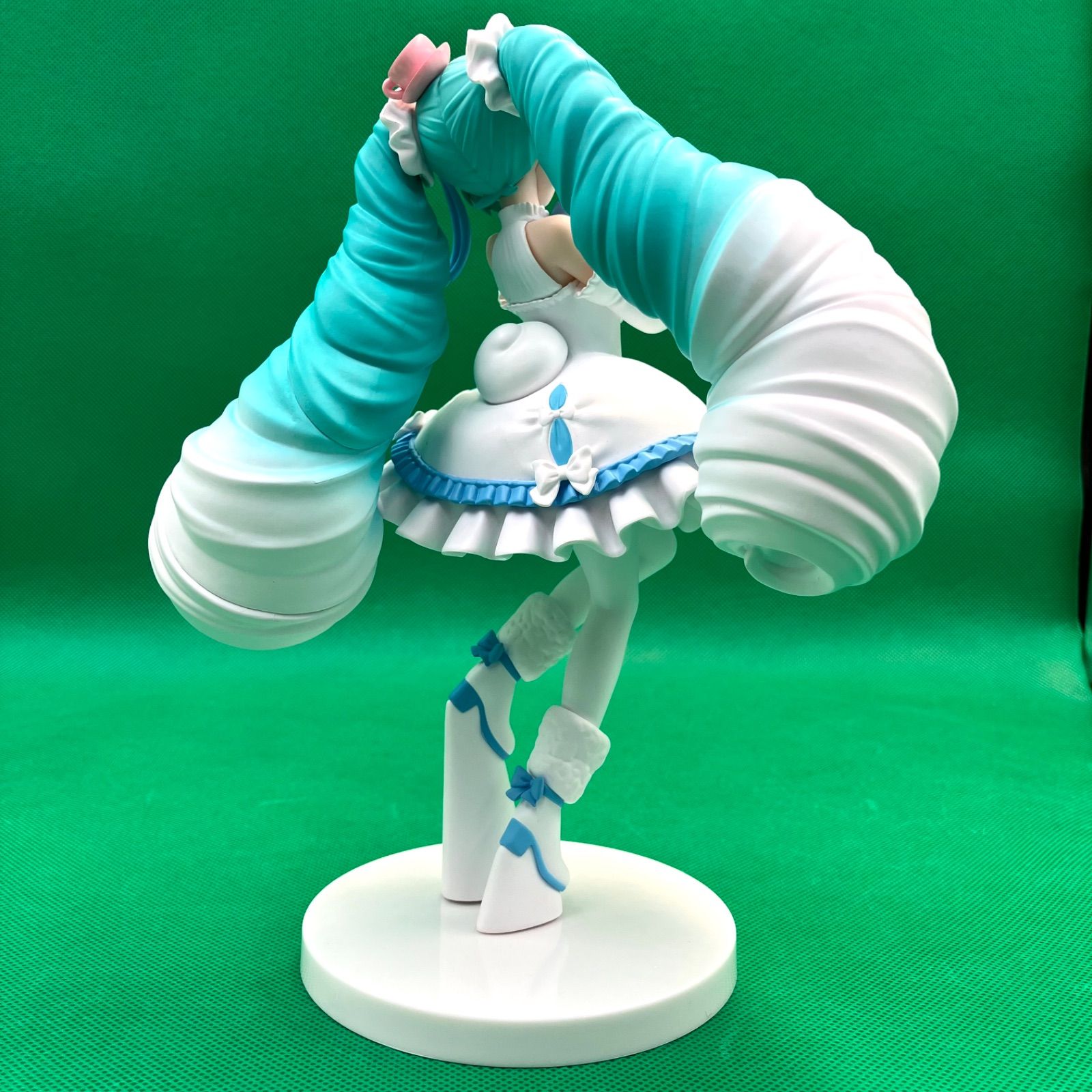 GR980 初音ミク×シナモロール ホワイトドレスVer. フィギュア - メルカリ