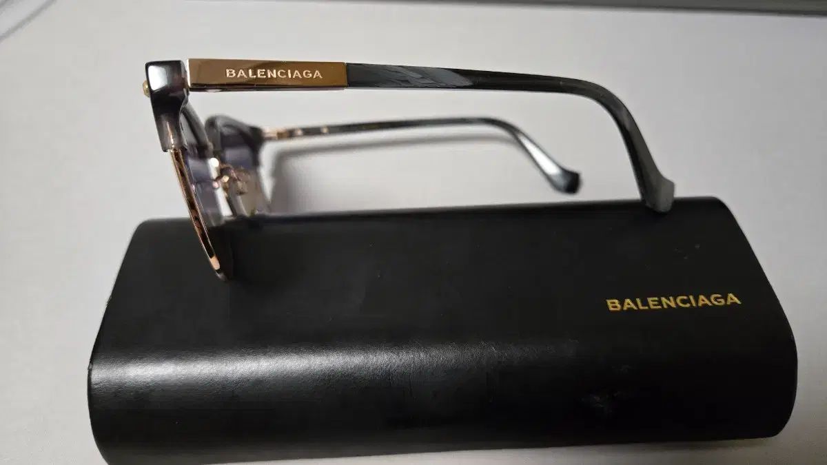 バレンシアガ サングラス グレー カラー