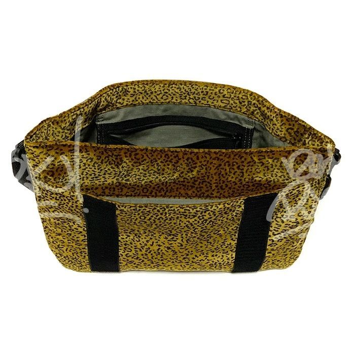 送料無料 メンズ メッセンジャーバッグ タンレオパード Supreme