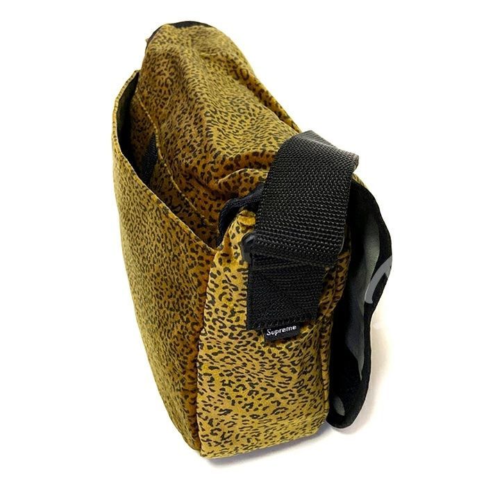 送料無料 メンズ メッセンジャーバッグ タンレオパード Supreme