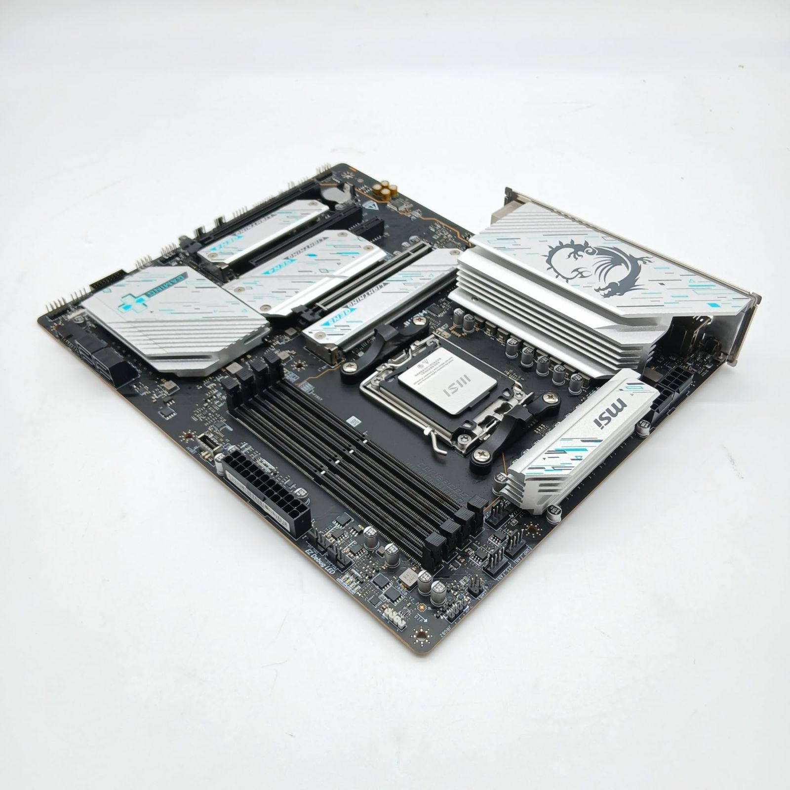 No.4418 MSI X 670 E GAMING PLUS WIFI AMD Ryzen 7000|9000 シリーズ対応 ホワイトシルバーの大型ヒートシンクを搭載し ゲーミング向けに豊富な機能を備えたATXマザーボード MB 6466