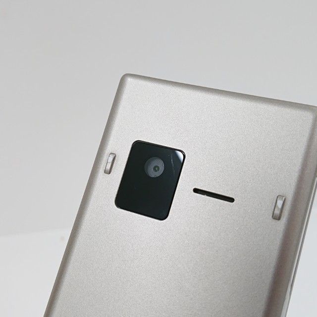  arrows ケータイ ベーシック F-41 C ドコモ ゴールド 本体 15672 携帯電話本体 スマートフォン 携帯電話