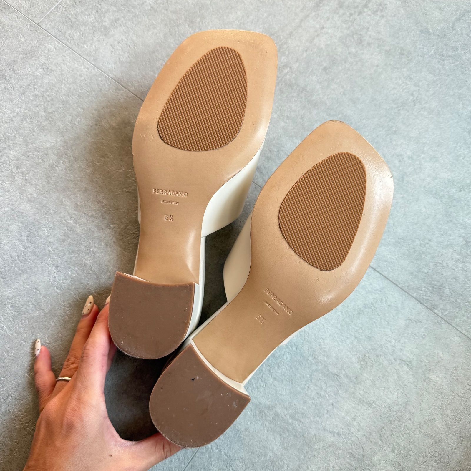 近年モデル 極美品 SalvatoreFerragamo フェラガモ ヴァラリボン