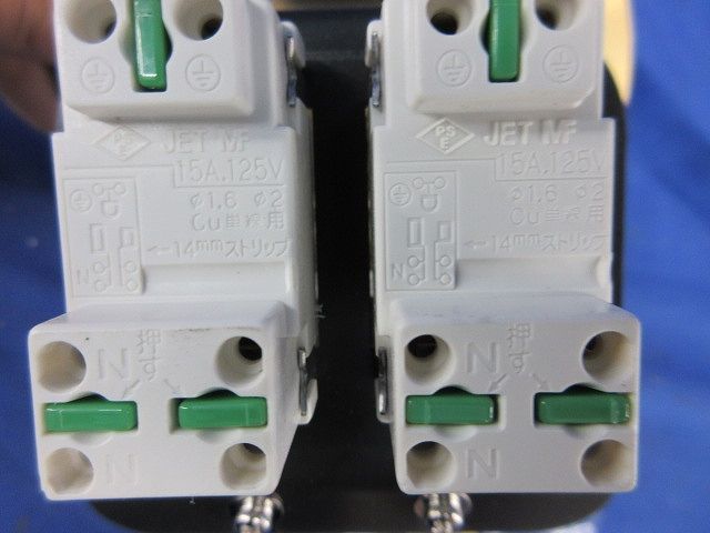 プラグ収納型フロアコンセント -J