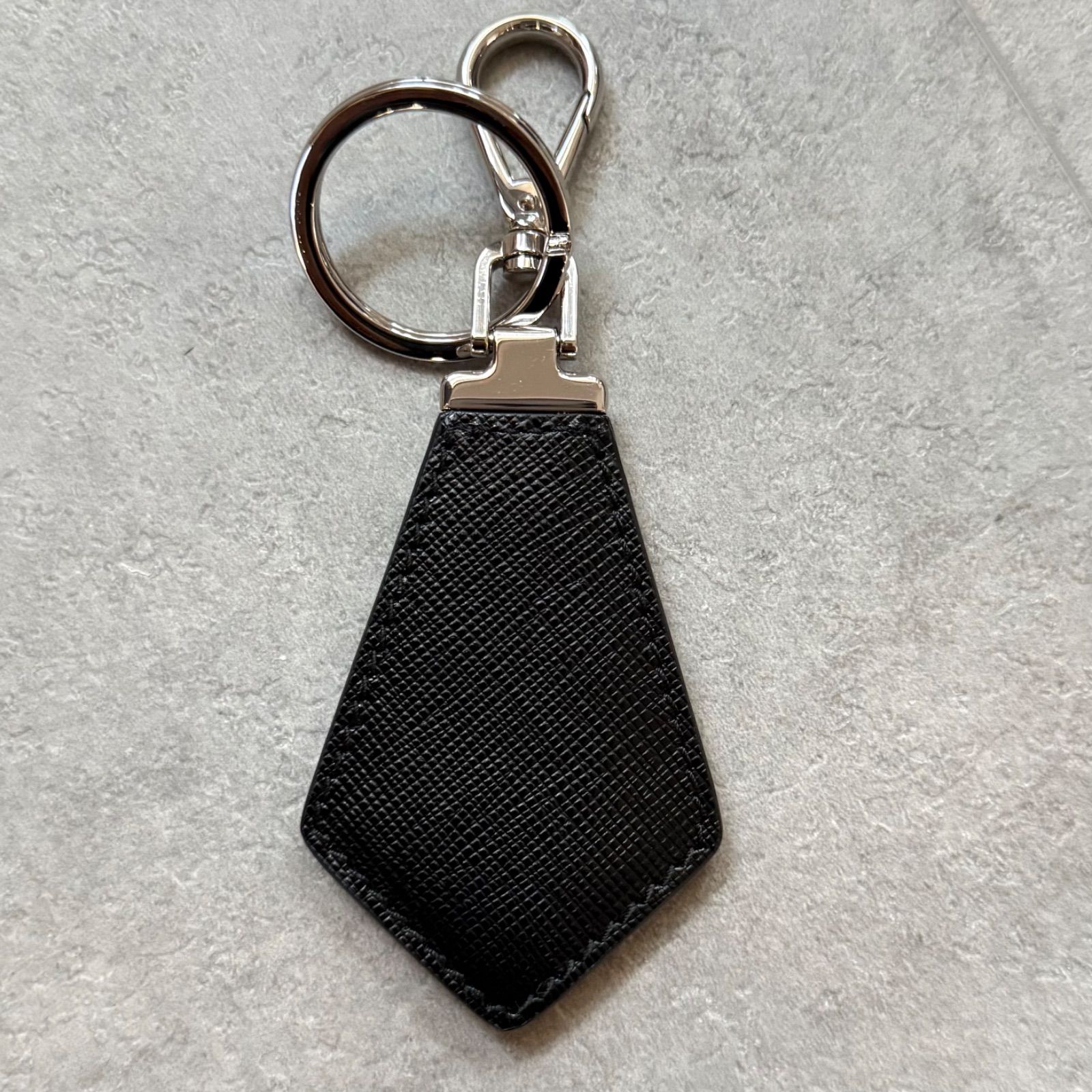 プラダ　PRADA サフィアーノレザー　キーリング　2PP041 ブラック　黒 楽天市場】【P5倍】プラダ／PRADA サフィアーノレザー キーリング