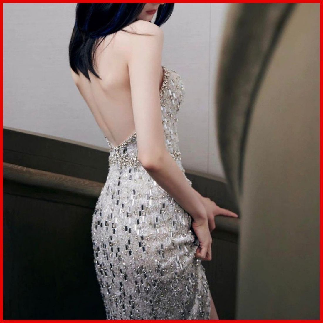 25年新作 新品未使用 ビジューにスパンコールの煌びやかな イブニング