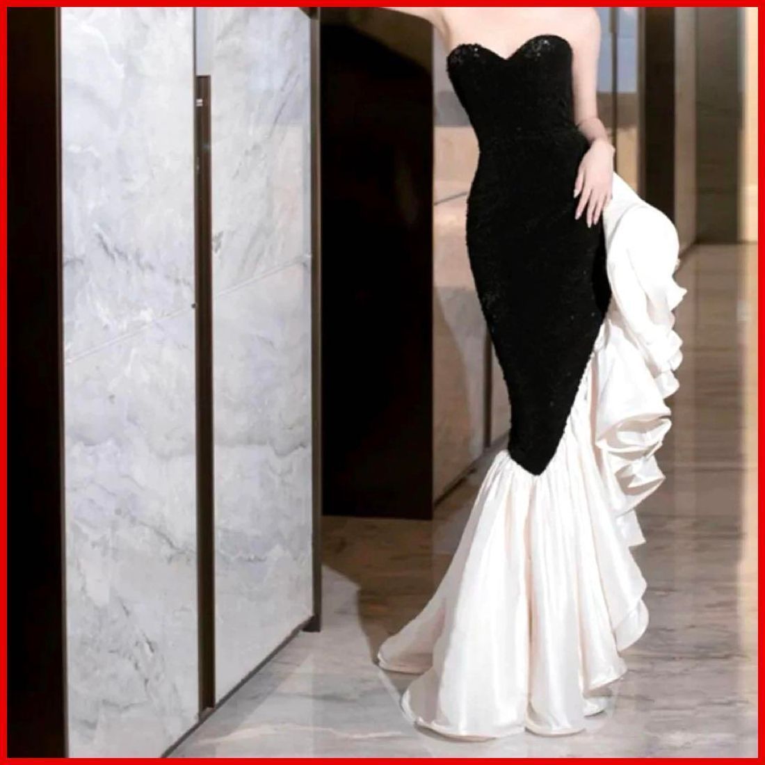 25年新作 新品未使用 バイカラーのフリル美しい ベアイブニングドレス