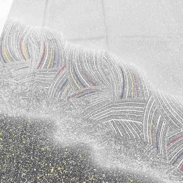 幻想となる水しぶきを上げ 差し色を持つ芸術肌の荒波