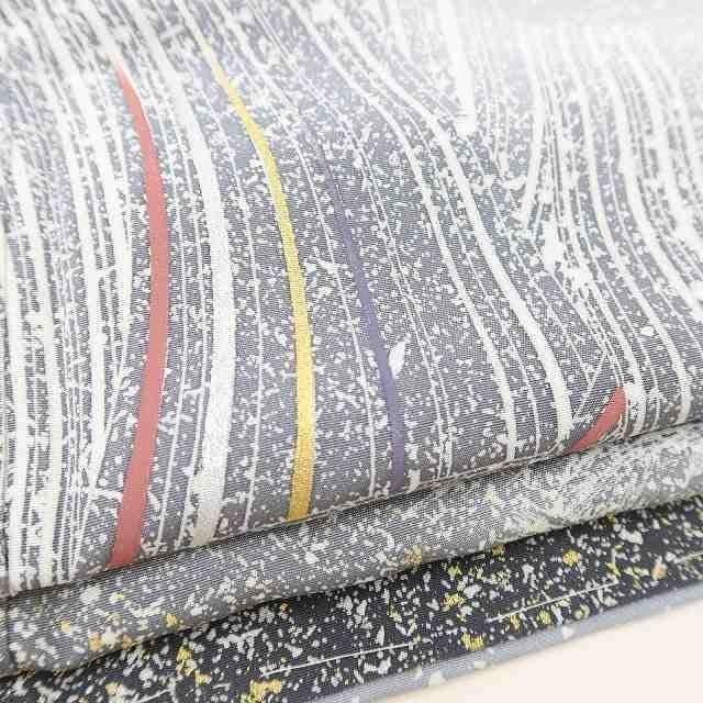 幻想となる水しぶきを上げ 差し色を持つ芸術肌の荒波