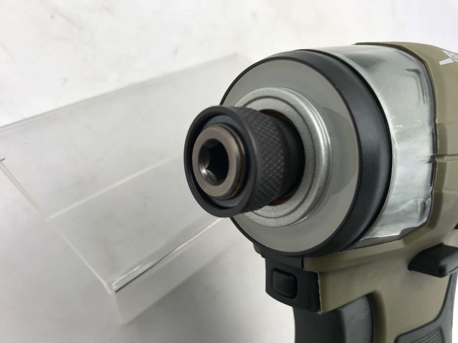 18 v充電式インパクトドライバ