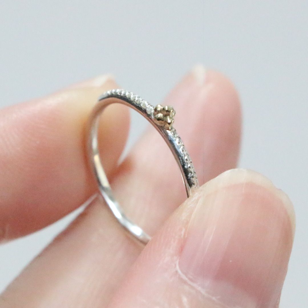 ちいさなK10の粒々とミル打ちシルバーのコンビリング約8.5号 - メルカリ