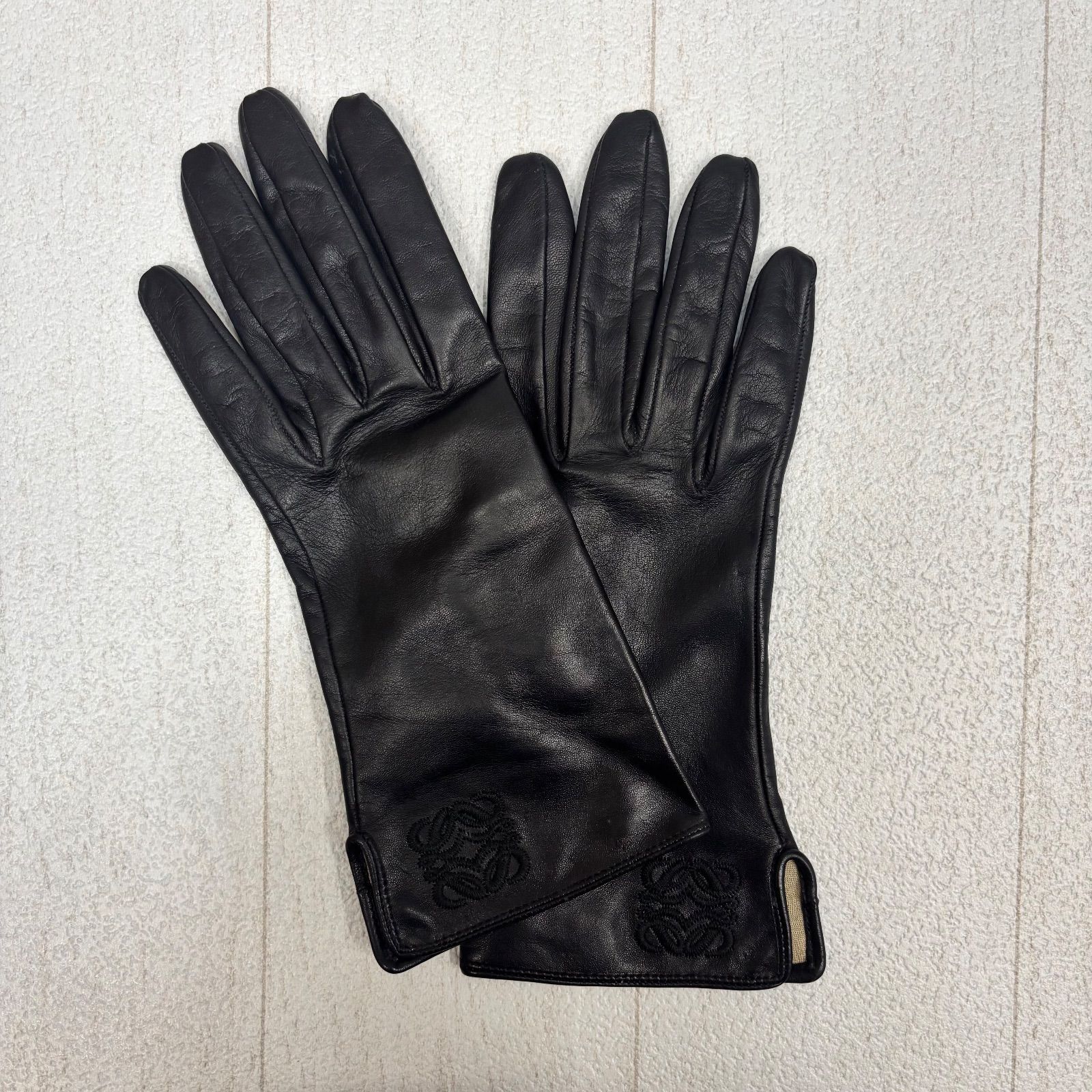 ◼︎ LOEWE ロエベ 手袋 レザー ブラック 無地 レディース 黒