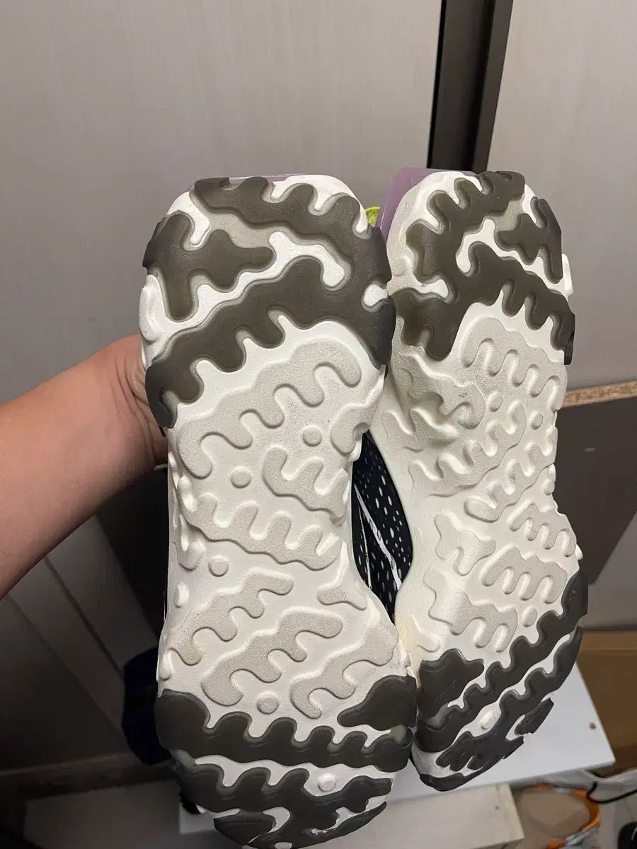 ナイキ リアクト コート ビジョン ブラック|パープル スニーカー 295