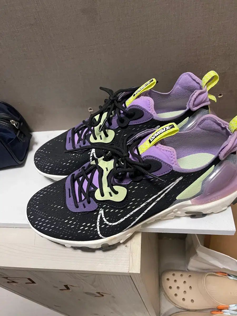 ナイキ リアクト コート ビジョン ブラック|パープル スニーカー 295