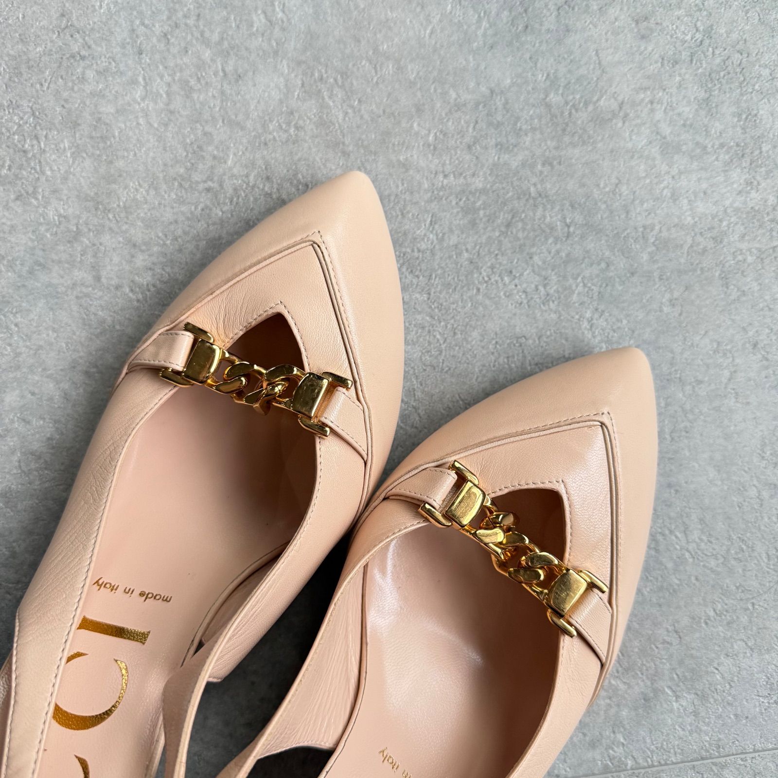 GUCCI グッチ チェーン ストラップパンプス レザー ベージュ ゴールド