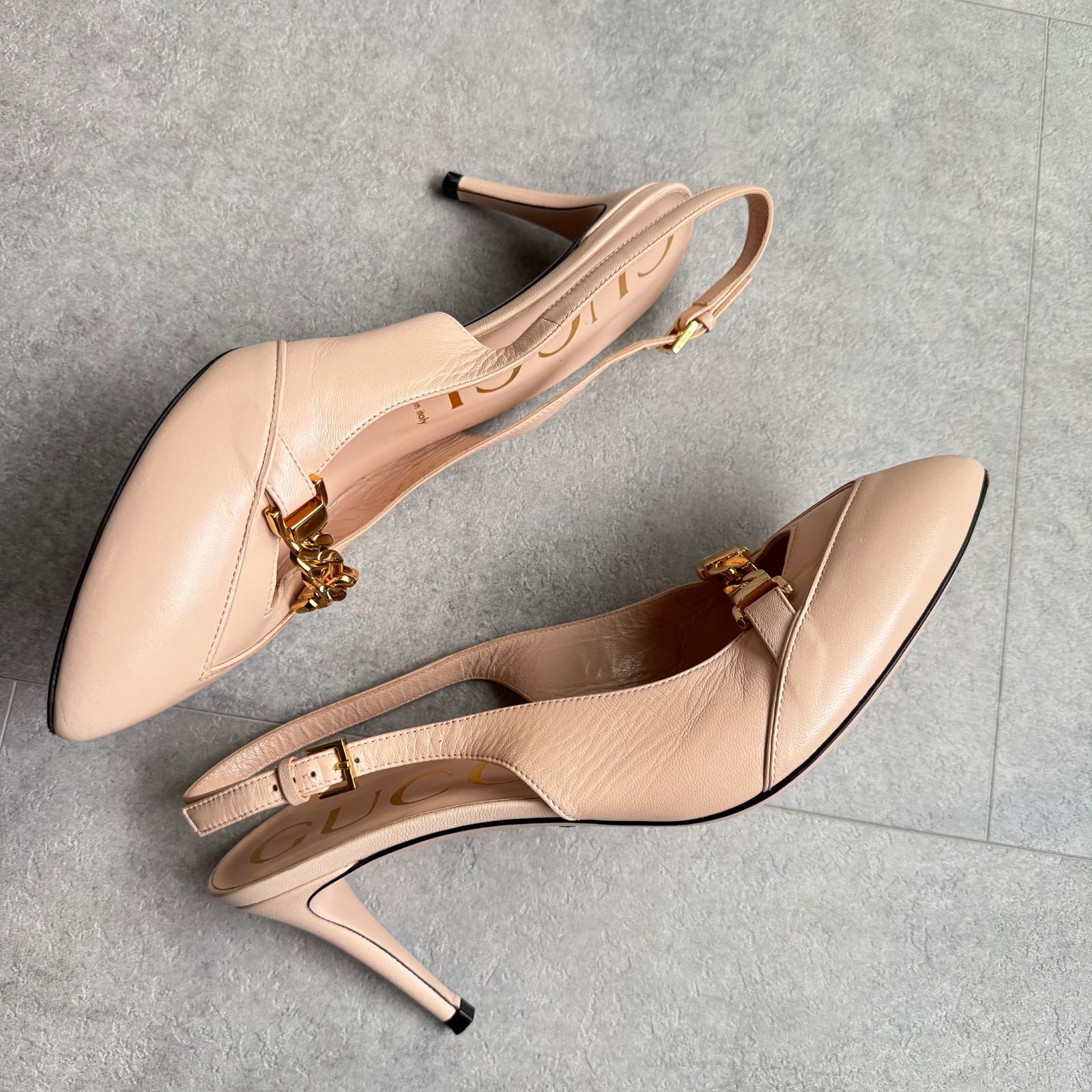 GUCCI グッチ チェーン ストラップパンプス レザー ベージュ ゴールド