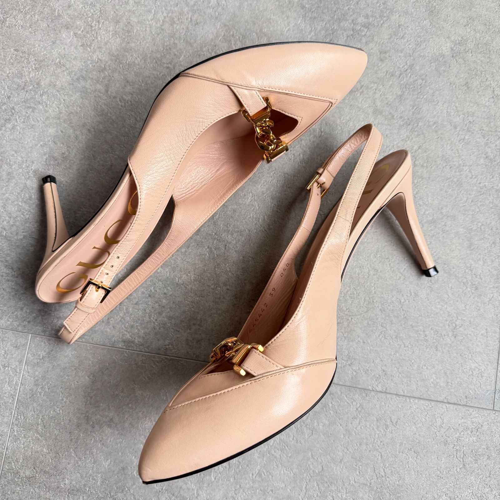GUCCI グッチ チェーン ストラップパンプス レザー ベージュ ゴールド