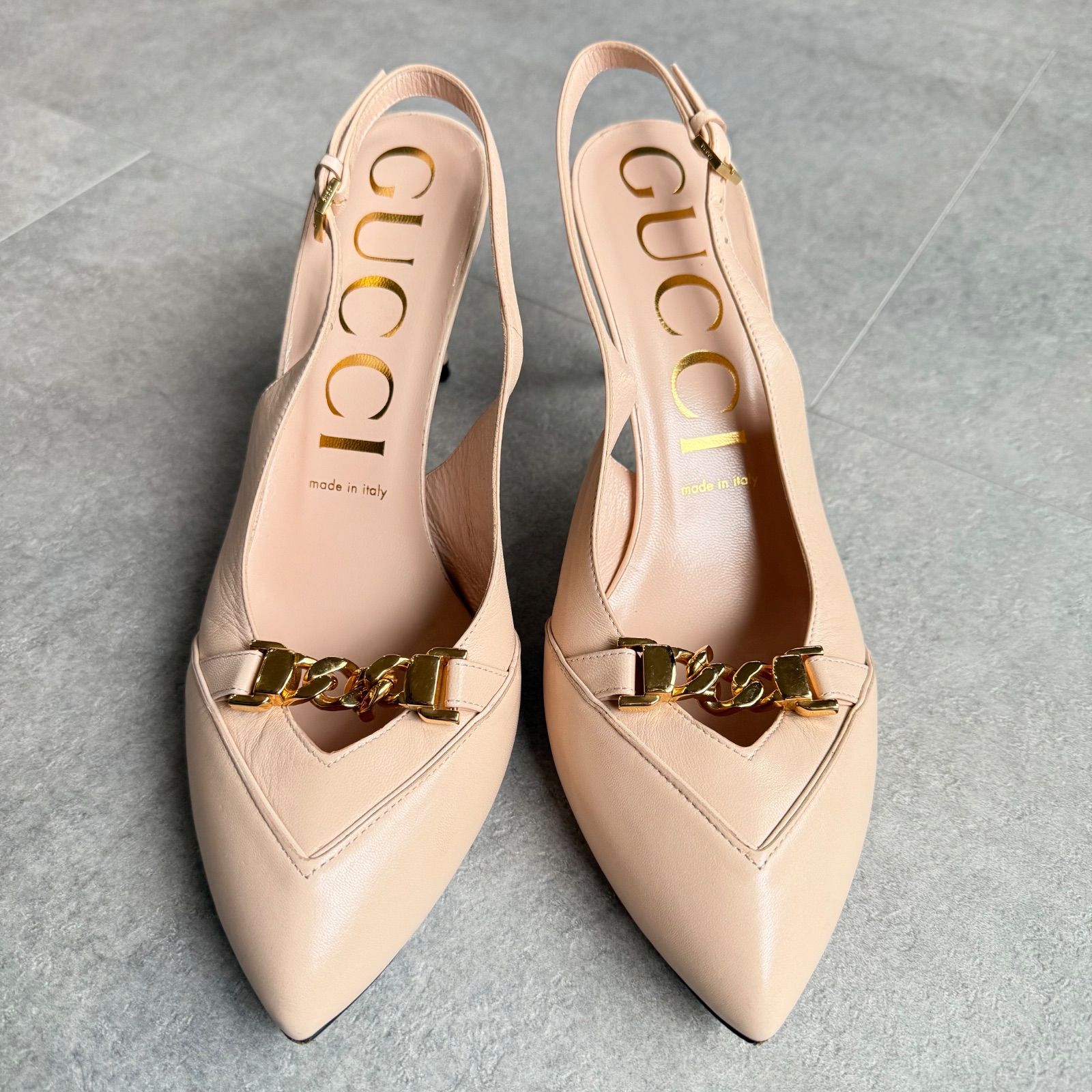 GUCCI グッチ チェーン ストラップパンプス レザー ベージュ ゴールド