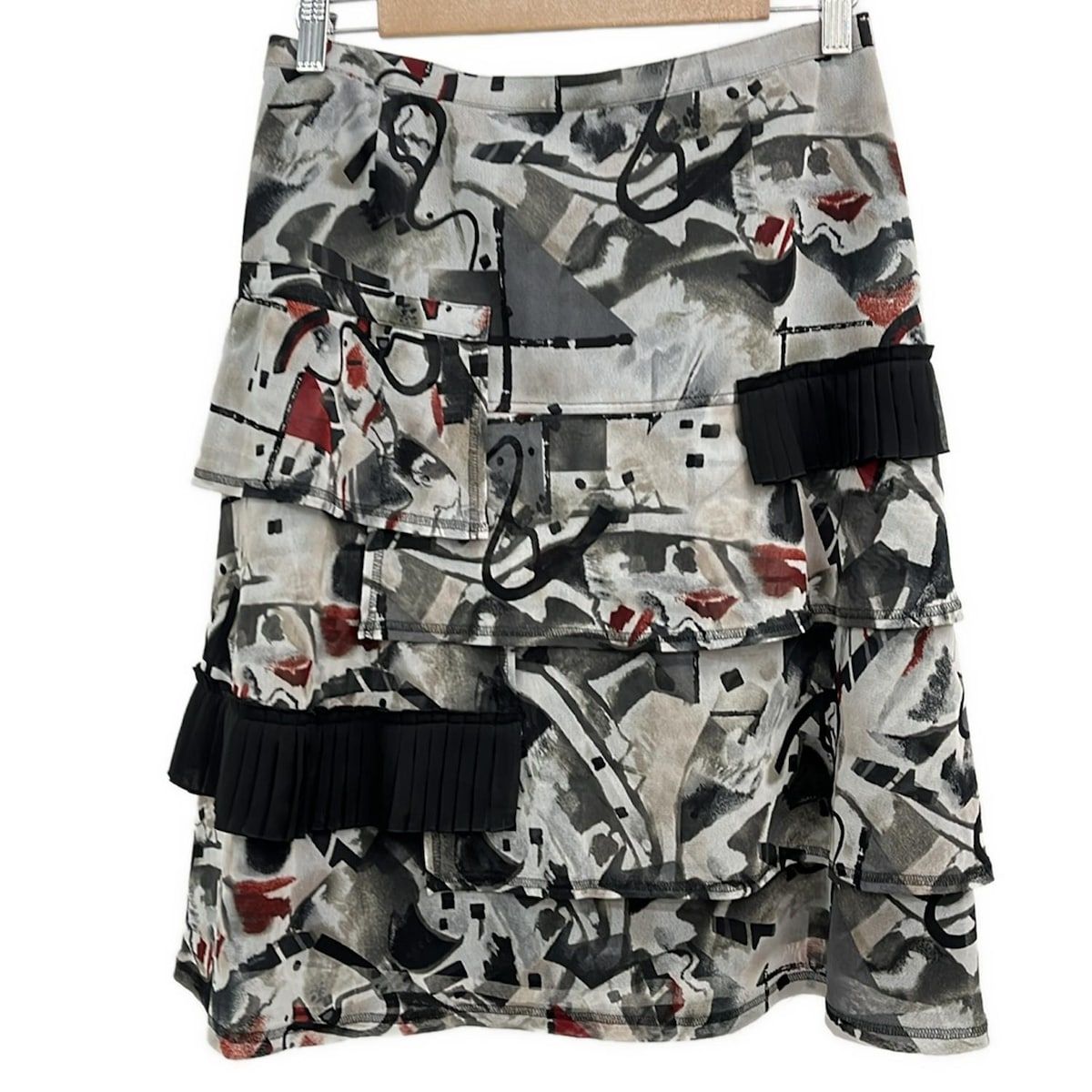 t b ティービー センソユニコ スカート サイズ40 M レディース ライトグレー 黒 マルチ ひざ丈 フリル