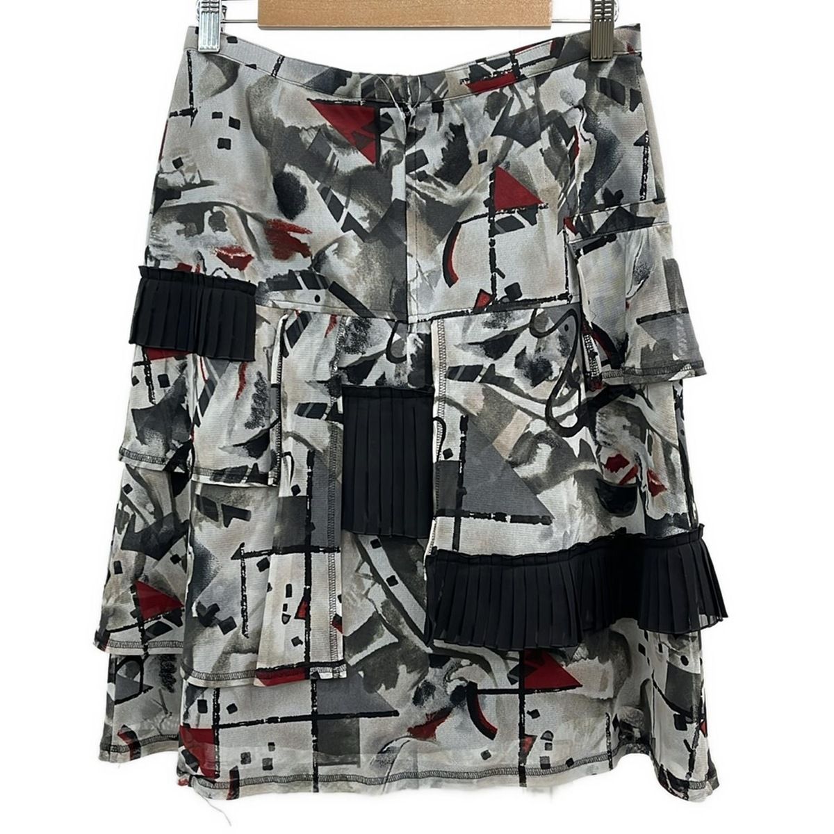 t.b ティービー|センソユニコ スカート サイズ40 M レディース - ライトグレー×黒×マルチ ひざ丈|フリル