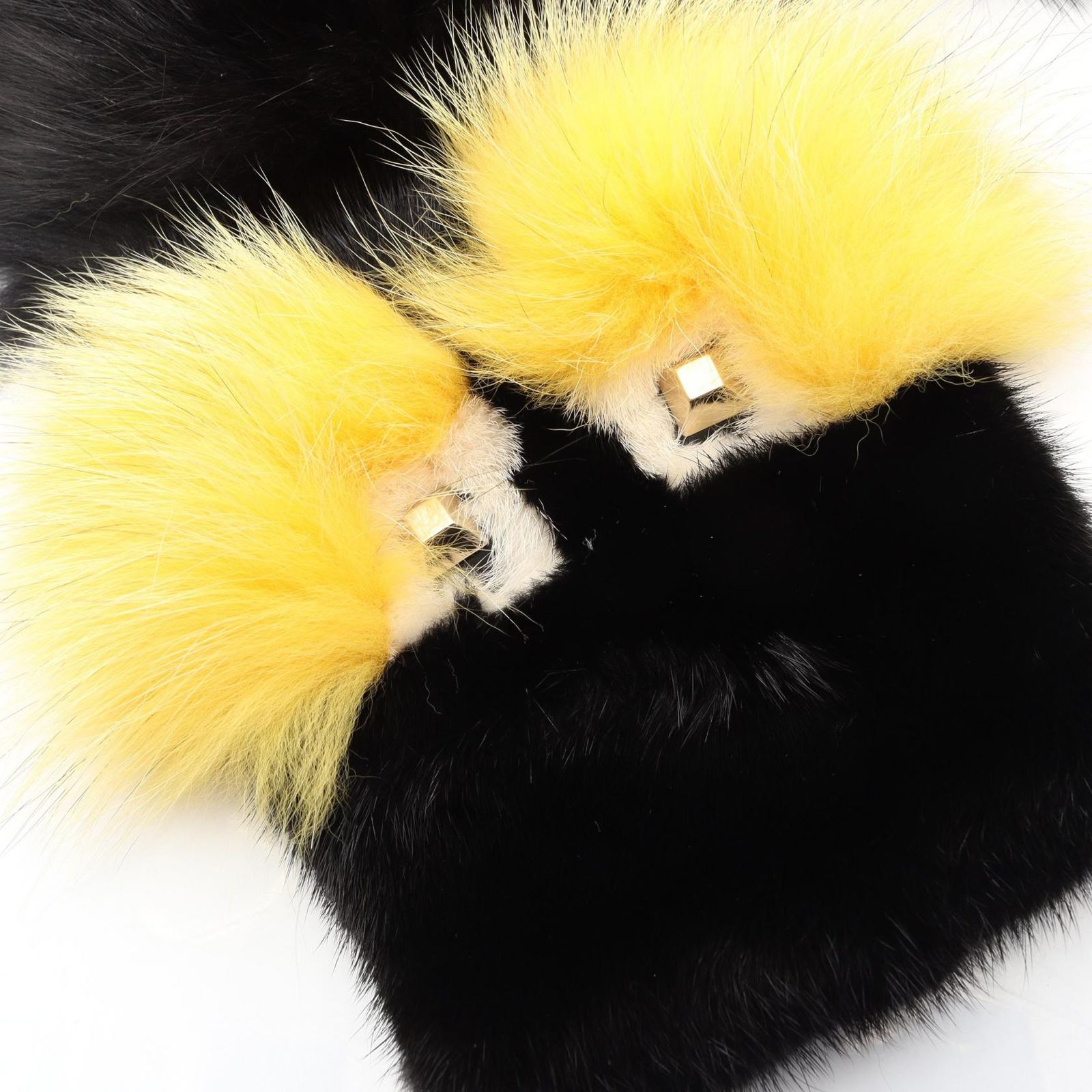 FENDI フェンディ Gold Edition モンスター マフラー - メルカリ