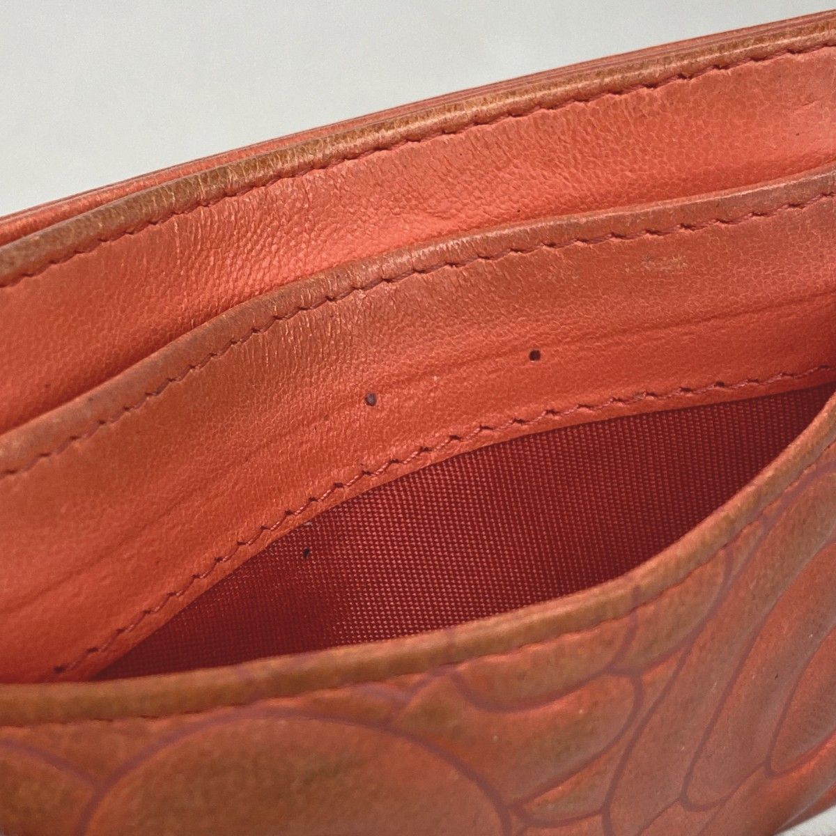 5 oe 5097-h シャネル カードケース カメリア ラムスキン サーモンピンク シルバー金具 レディース