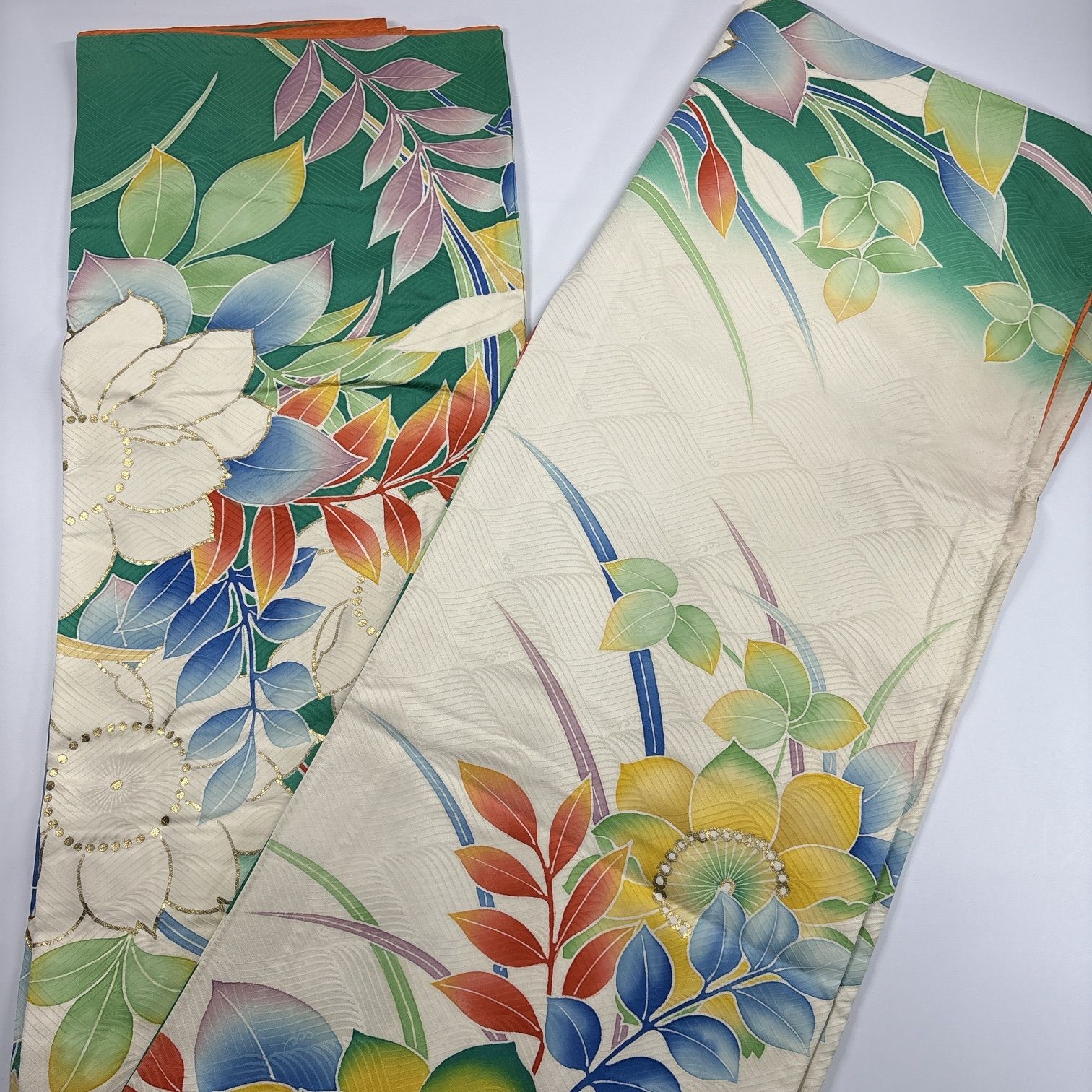 着物まとめ売り　正絹振袖4枚　留袖1枚　着用可　リメイク素材　目立った汚れなし 振袖 4枚 正絹 着物まとめ売り 同梱購入歓迎 リメイク用 着付け練習用