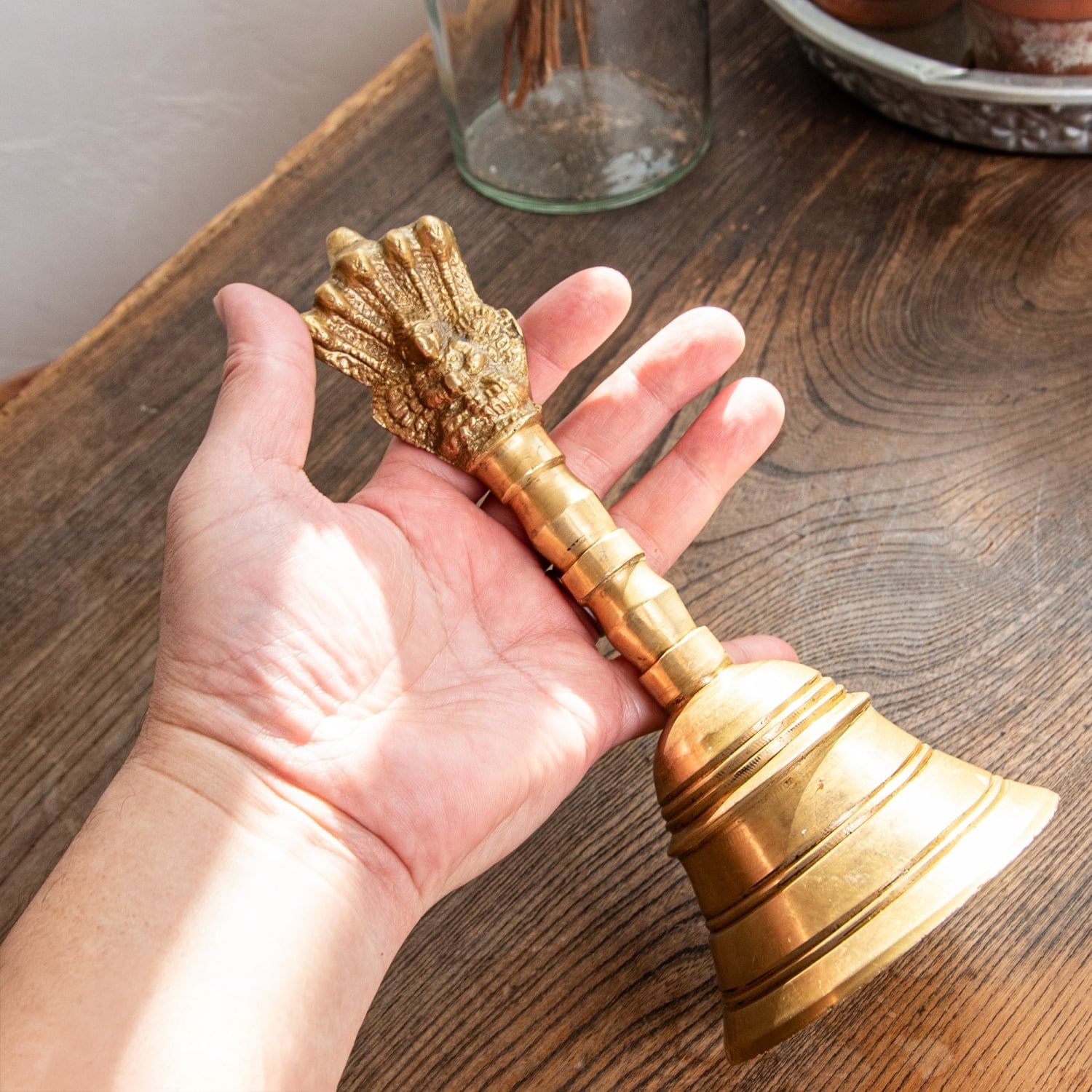 1点物 ナーガとガルーダのハンドベル 寺院サイズ 高さ 21 5 cm 1 kg インド 打楽器 民族楽