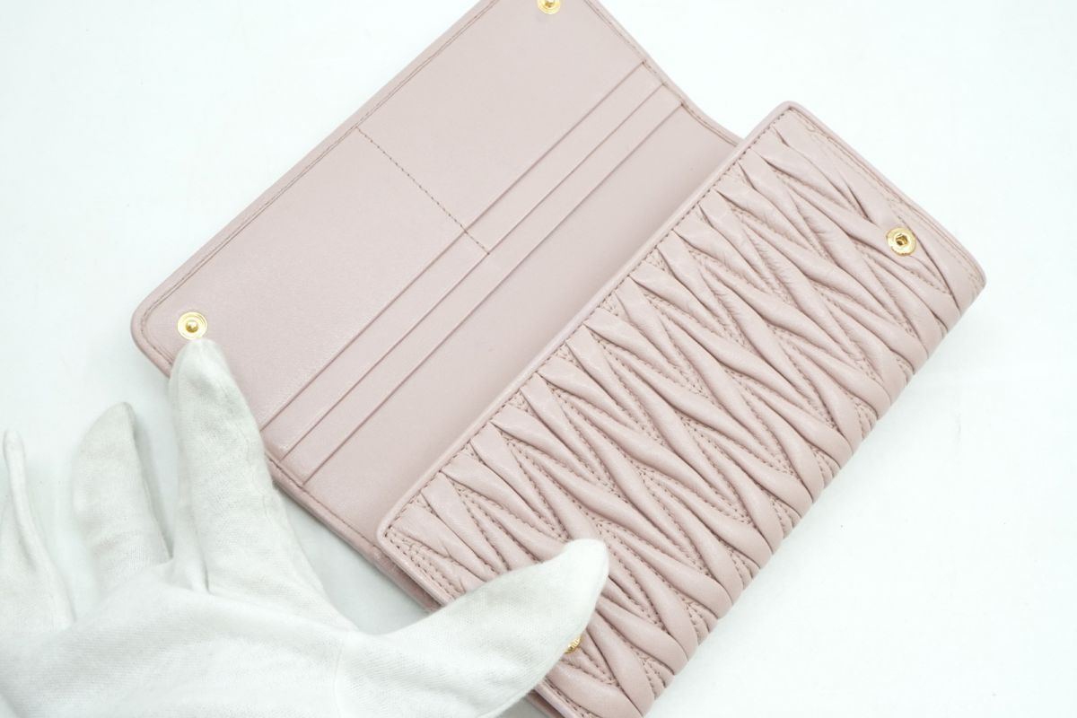 ミュウミュウ 二つ折り 長財布 マテラッセ ギャザー ラインストーン