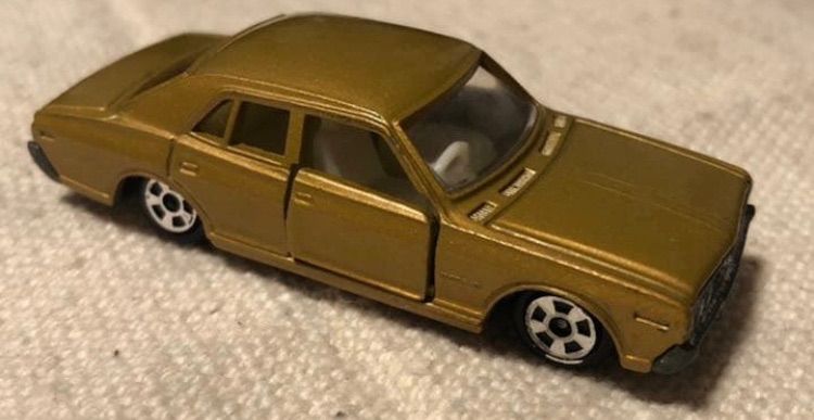 香港製トミカ】 NO.33 日産 セドリック 香港製ミニカー NISSAN CEDRIC