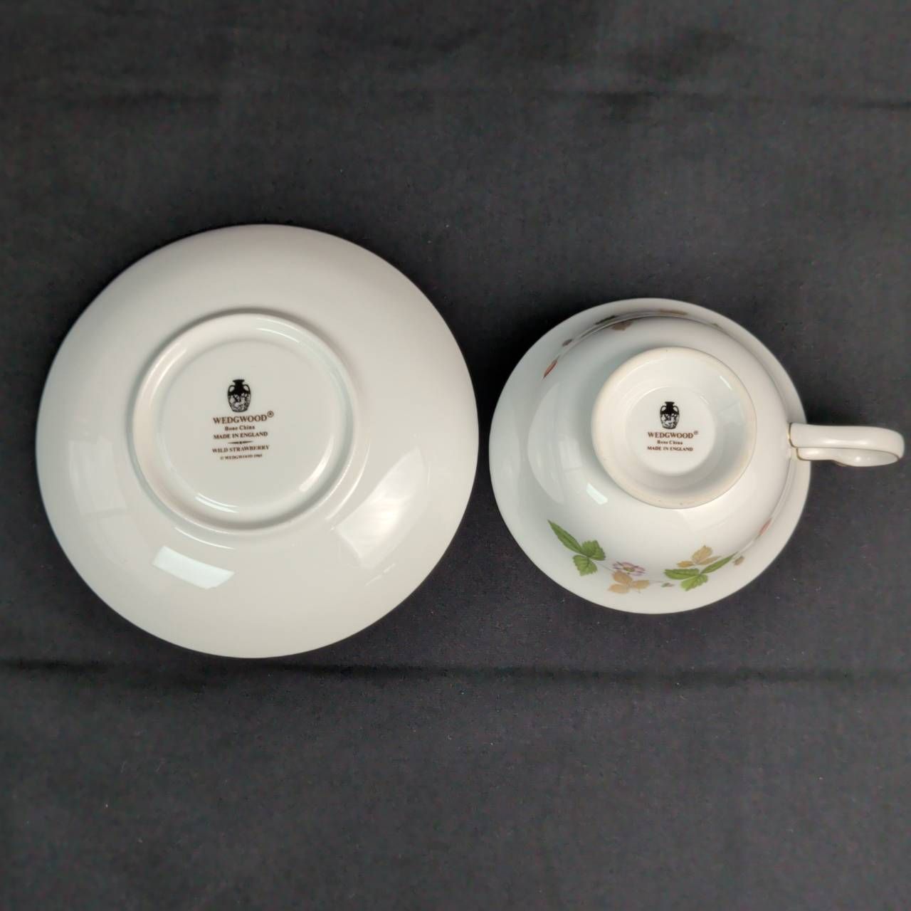 ウエッジウッド ワイルドストロベリー カップ＆ソーサ― 黒壺 2客