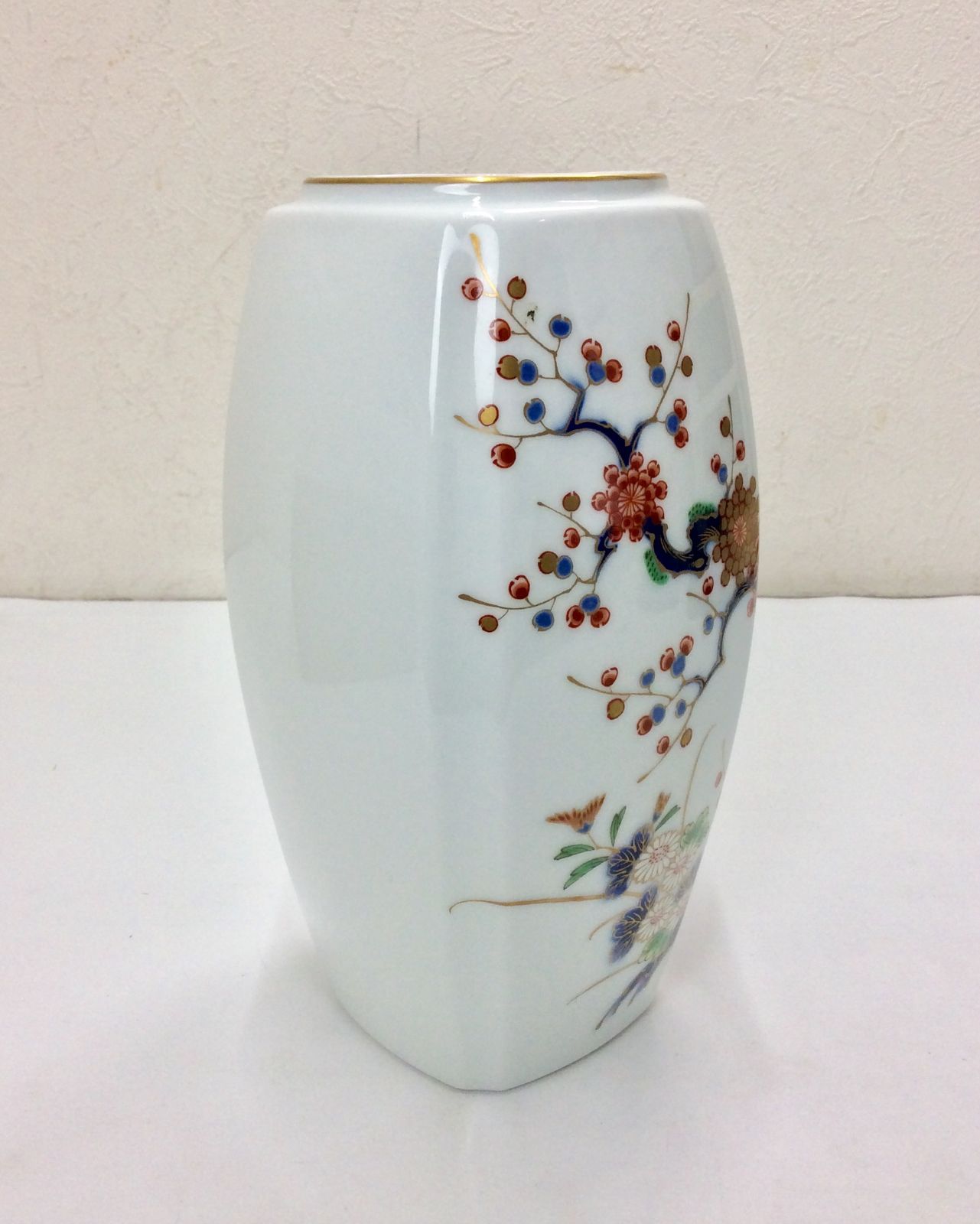 未使用/美品】宮内庁御用達 深川製磁 色絵彩磁 梅 菊 高さ：約21cm