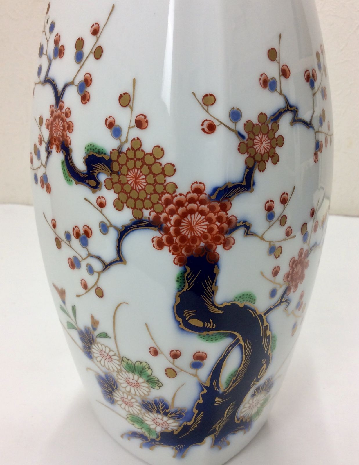 未使用/美品】宮内庁御用達 深川製磁 色絵彩磁 梅 菊 高さ：約21cm