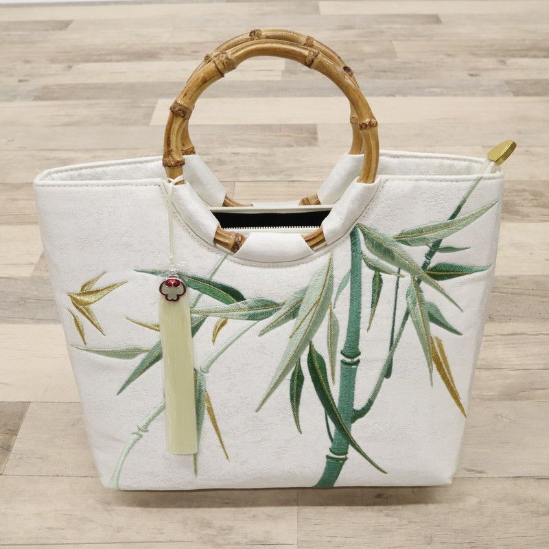 和装バッグ ホワイト 刺繍 竹と笹の葉 バンブー竹ハンドル 白 着物に合わせ z 7 15 リサイクル着物 訪問着 付下げ 結婚式 披露宴 パーティ 式典 祝事 お宮参り リユース 古着 アウトレット