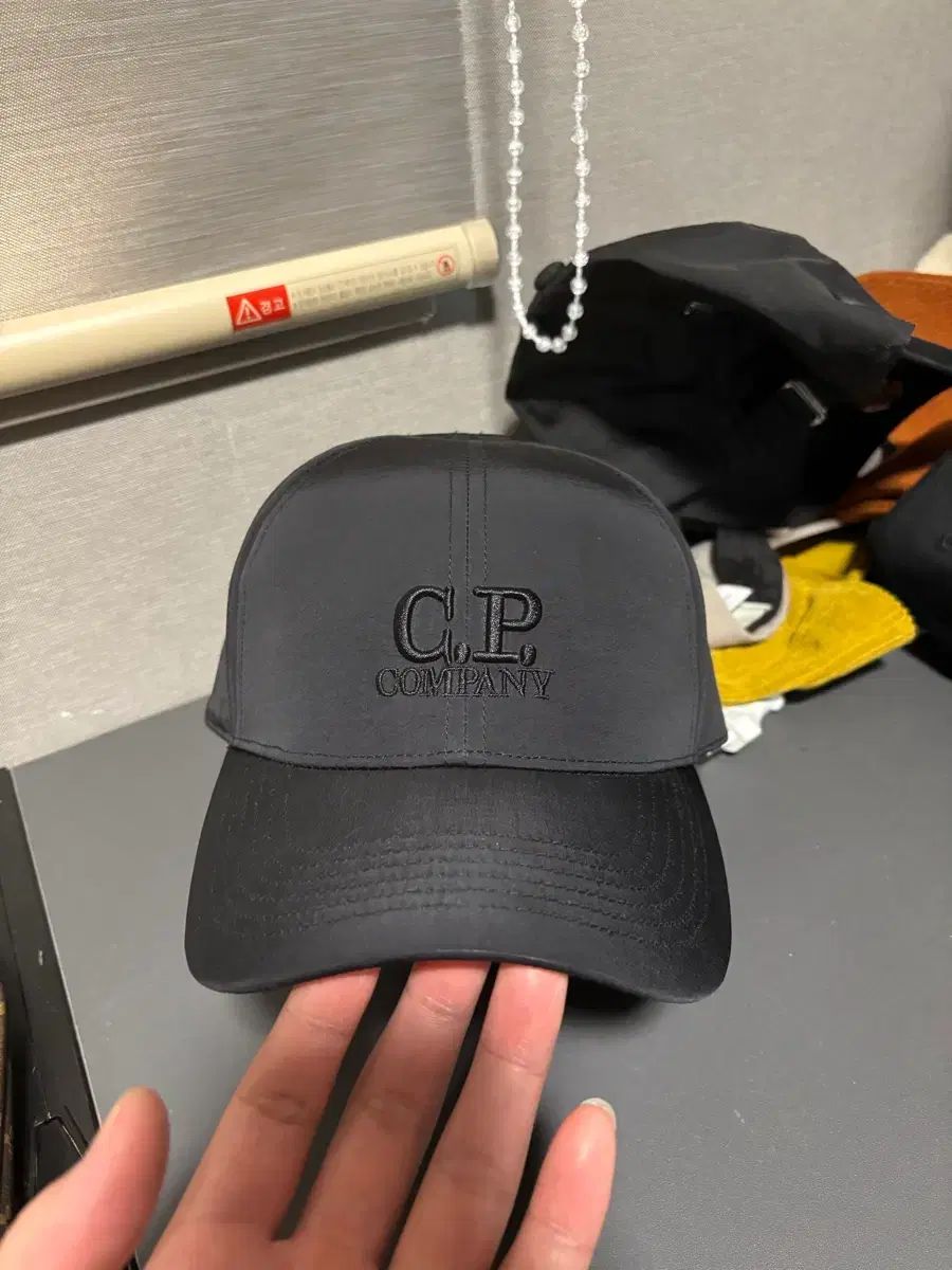 C.P. COMPANY シーピーカンパニー ゴーグル帽子 L 状態良し