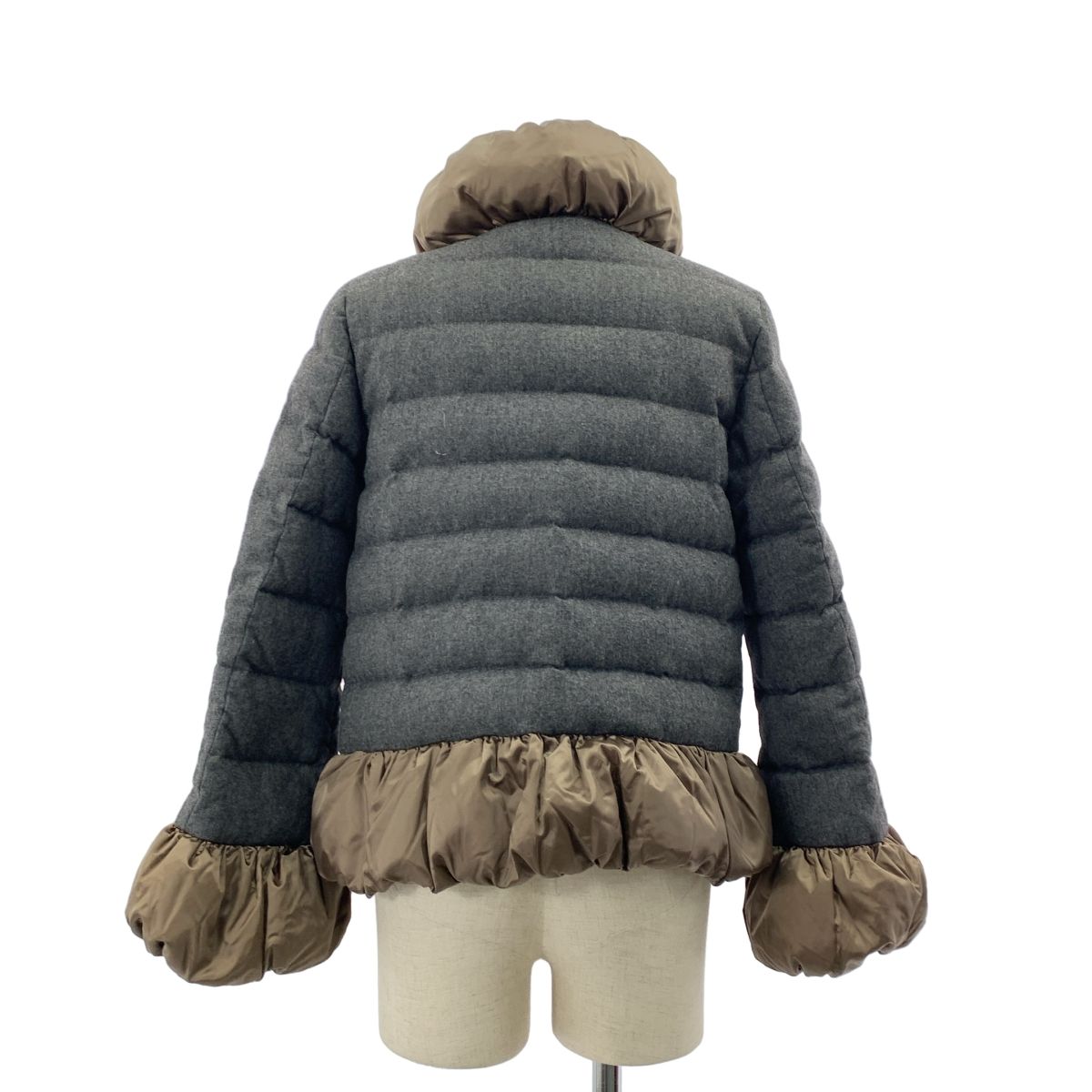 MONCLER sacai SERI ダウンジャケット ペプラム カーキ グレー 楽天市場】【モンクレール】Moncler sacaiコラボ SERI ダウン