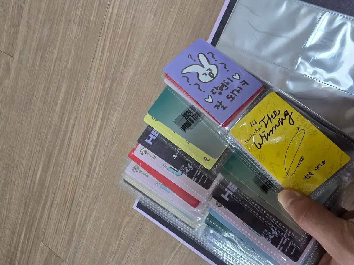 IU公式トレカアルバム - メルカリ